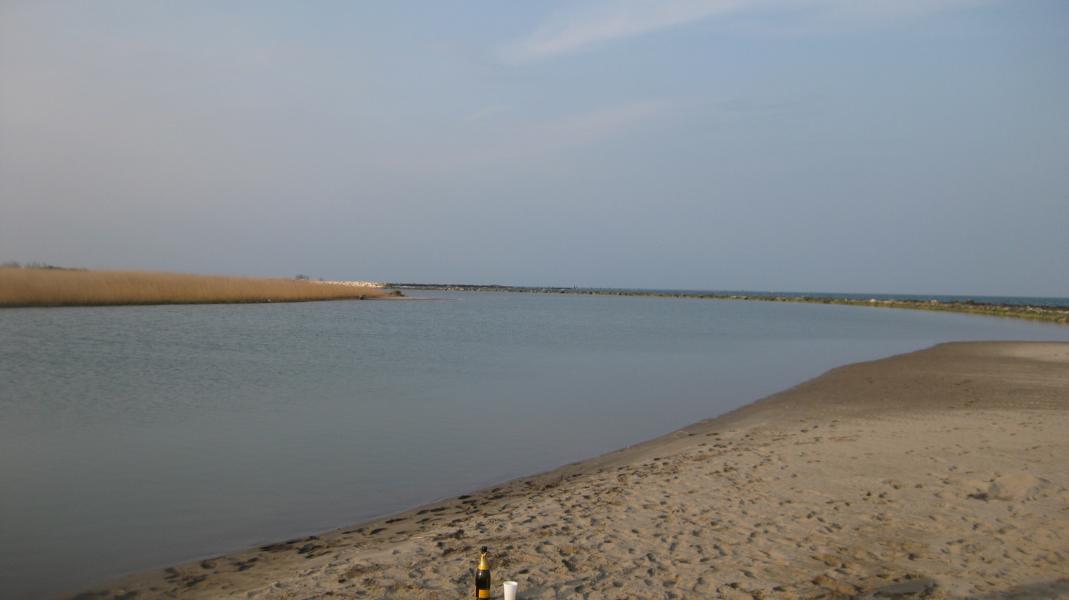 Die Etsch und das Meer: Der Fluss lehrt uns den Kreis - an der Mündung endet nur der Name des Flusses. Die Wassertropfen von Saldur, Plima, Rambach und allen anderen großen und kleinen Flüssen bleiben. Unendlichkeit