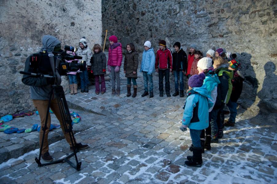 Die KInder des Kreises und der Kameramann