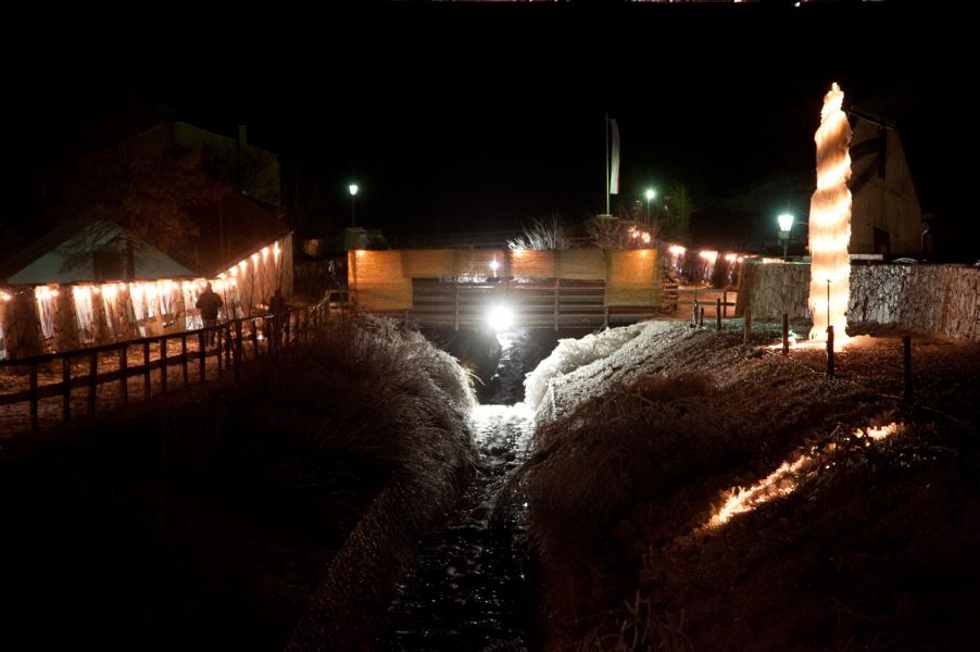 Winter im Bach und die Zukunft unter Eis