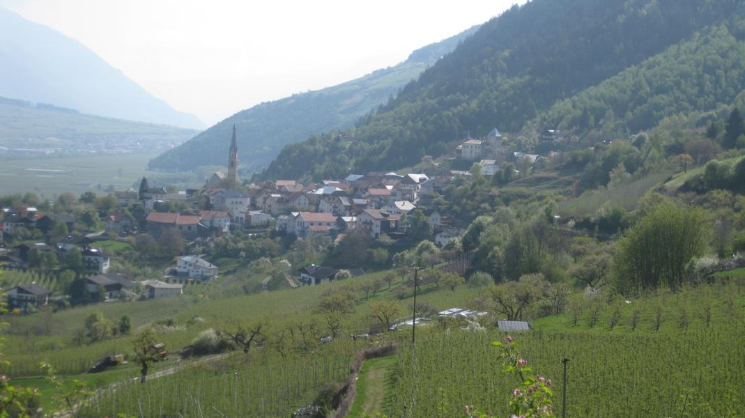 Tschengls - das Dorf am Rande und im Zentrum