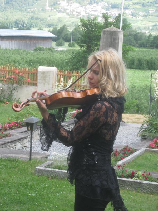 Lena Savina, auf dem Soldatenfriedhof. Du warst wunderbar, Lena. Danke